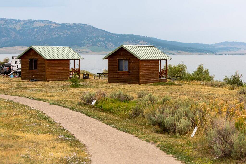 rustic cabins with view of lake